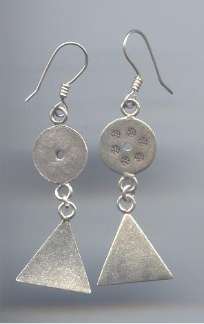Thai Karen Hill Tribe Silver Daisy Printed Disk With Triangle Hanging Earring ER110 